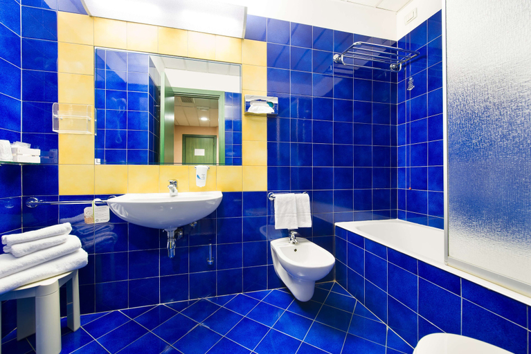 Bathroom 5, Best Western Hotel Mediterraneo, Catania