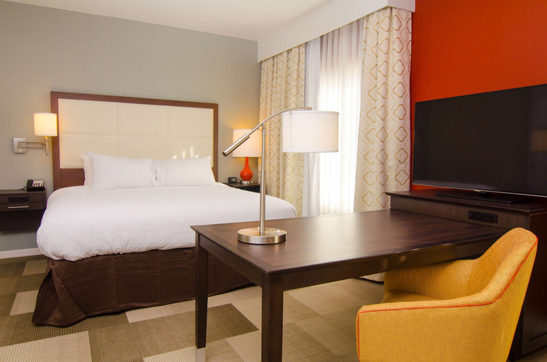 Bedroom 4, Hampton Inn & Suites Huntsville, Walker