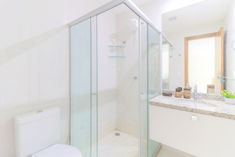 Bathroom, PF35 Ótimo Quarto e Sala a 25m da Praia, Mata de São João