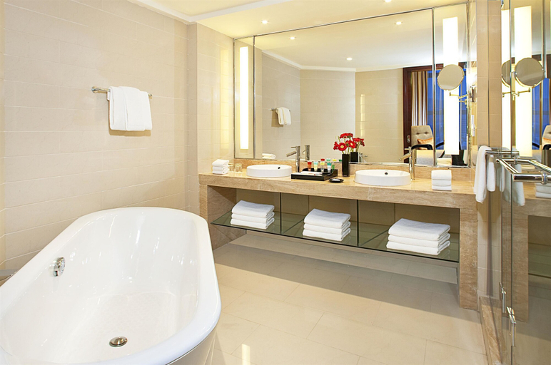 Bathroom 4, Ramada Plaza Lianyungang, Lianyungang