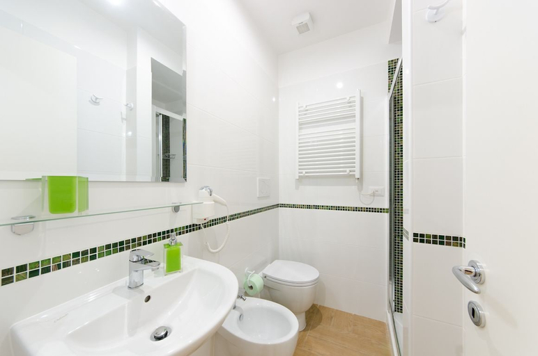 Bathroom 5, Gemme di Roma, Roma