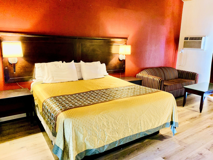 Bedroom 3, Rodeway Inn Fallbrook Downtown, San Diego
