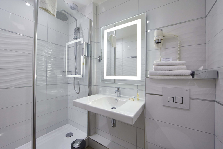 Bathroom 5, Best Western Plus Au Cheval Blanc Mulhouse Nord, Haut-Rhin