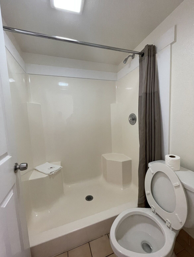 Bathroom 4, Motel 6 Rigby, ID, Jefferson