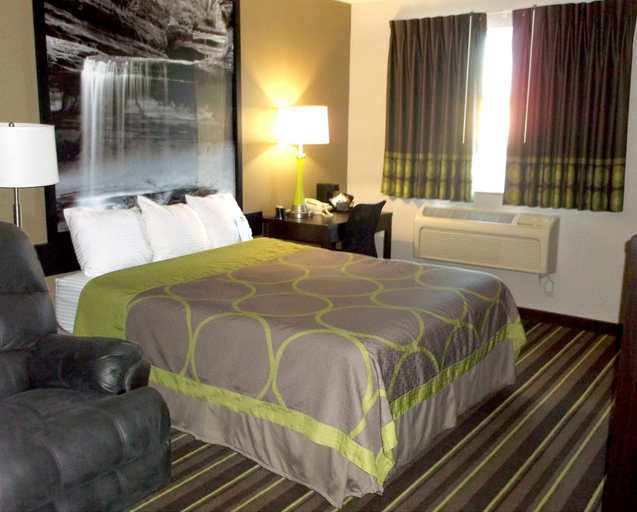 Bedroom 3, Super 8 by Wyndham Brookings, Brookings