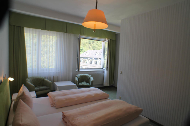 Bedroom 4, Kurhotel Quellenhof, Cochem-Zell