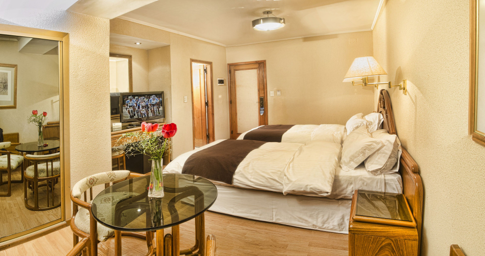 Bedroom 3, Hotel Cristal, Bariloche