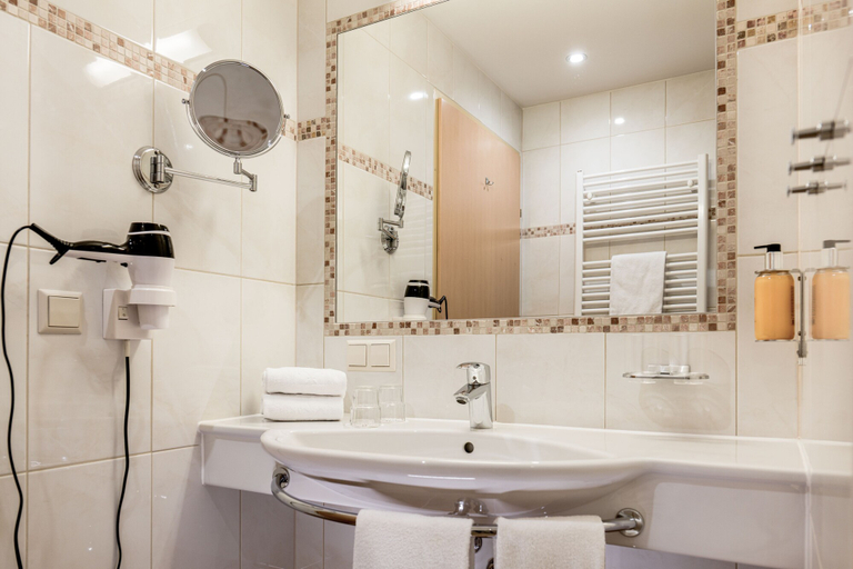 Bathroom 5, Hotel Die Barbara, Liezen