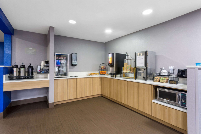 Food & Drinks 5, Microtel Inn by Wyndham Matthews/Charlotte, Mecklenburg