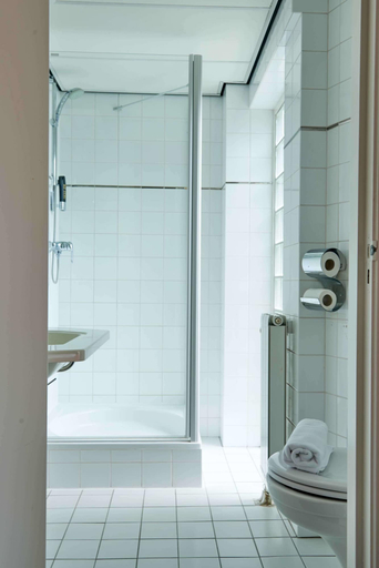 Bathroom 3, Huxley House Hotel, Amsterdam