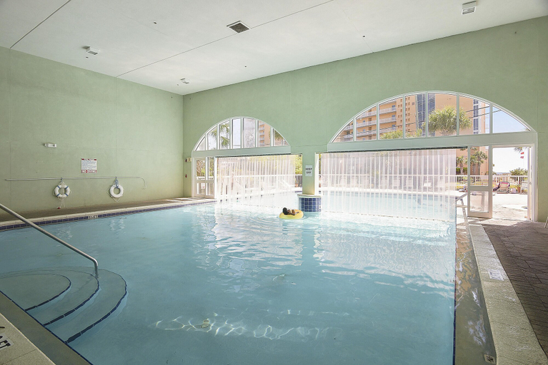 Sport & Beauty 4, Celadon Beach Resort by Book That Condo, Bay