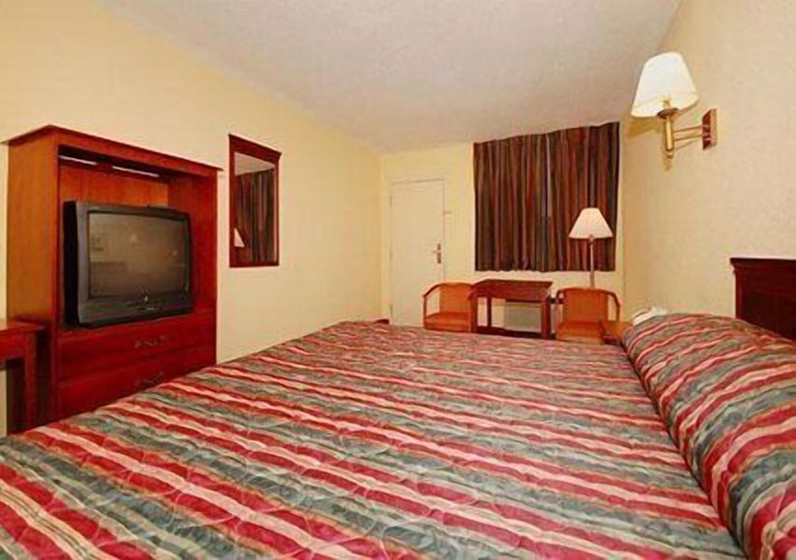 Bedroom 2, Rodeway Inn Prattville I-65, Elmore
