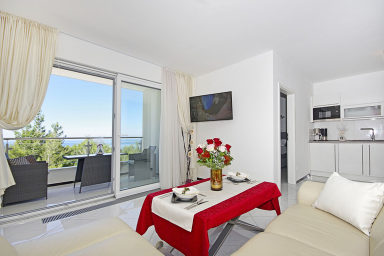 Others 4, Villa Inis, Makarska