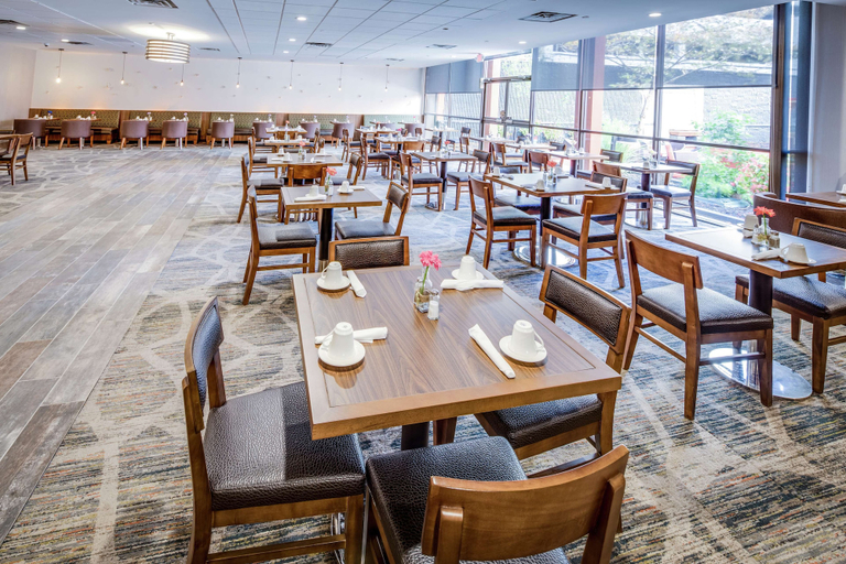 Food & Drinks 5, DoubleTree by Hilton Huntington, Cabell