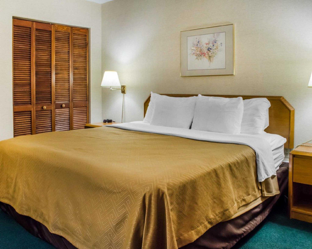 Bedroom 3, Econo Lodge Mifflintown, Juniata