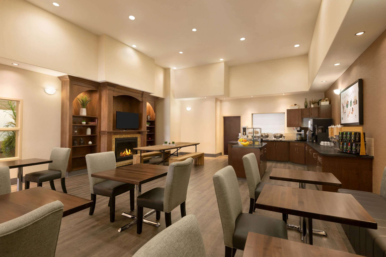 Food & Drinks 5, Ramada by Wyndham Drayton Valley, Division No. 11