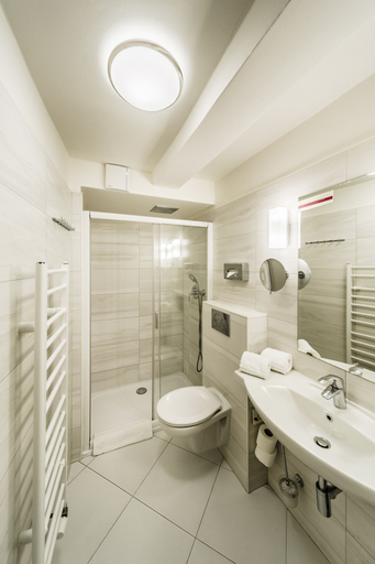 Bathroom 4, Archibald At the Charles Bridge, Praha 1