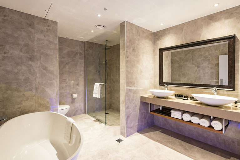 Bathroom 4, Distinction Christchurch Hotel, Christchurch