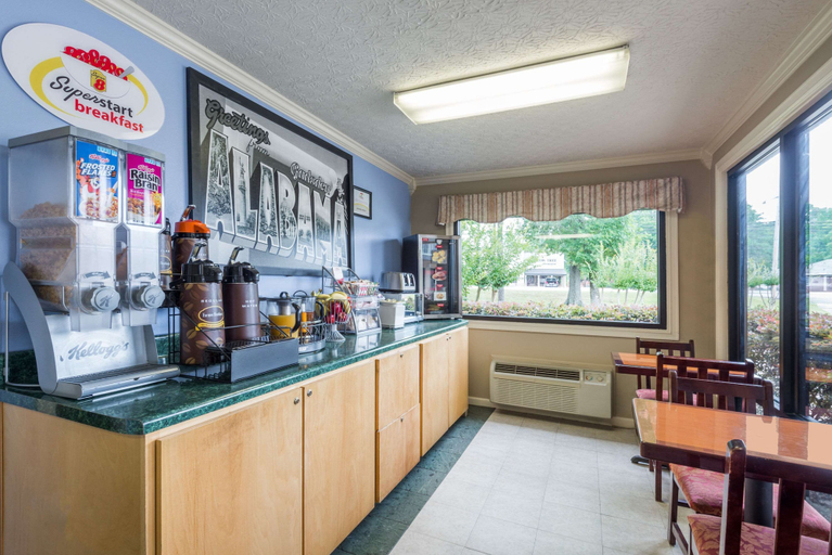 Food & Drinks 5, Super 8 By Wyndham Gadsden Al, Etowah