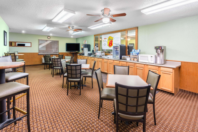 Food & Drinks 5, Super 8 by Wyndham Goodland, Sherman