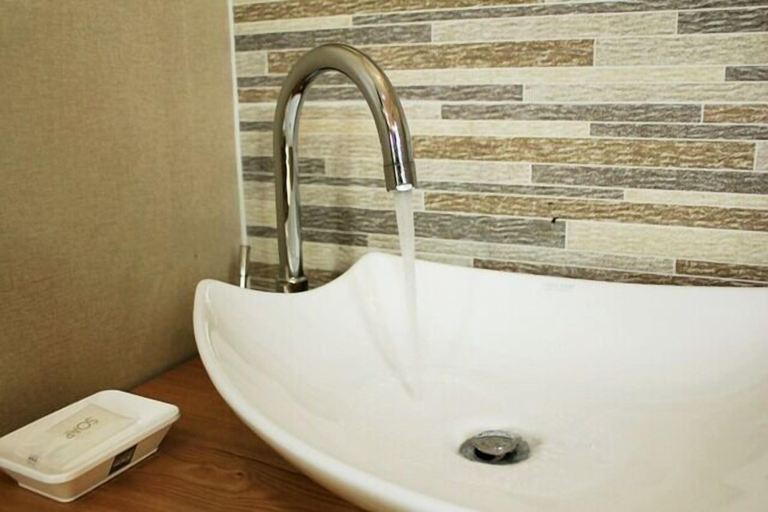 Bathroom 3, Benikea Central Hotel, Tongyeong