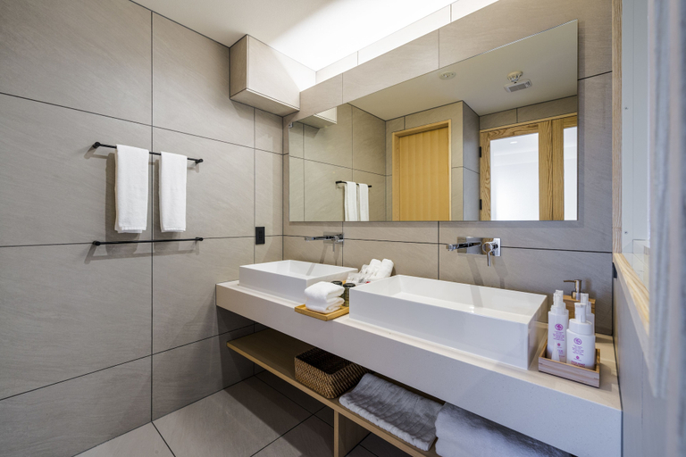 Bathroom 4, Chaharu, Matsuyama