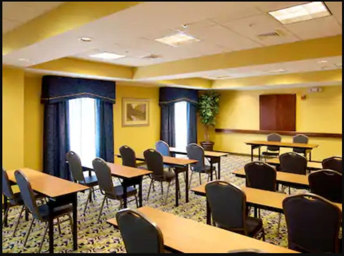 Business Facilities 5, Hampton Inn & Suites Lake Wales, Polk