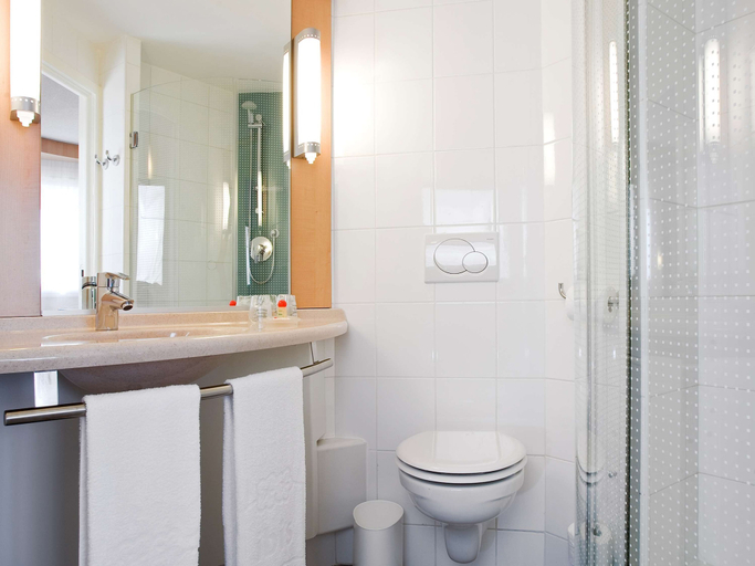 Bathroom 5, ibis Cotonou, Cotonou