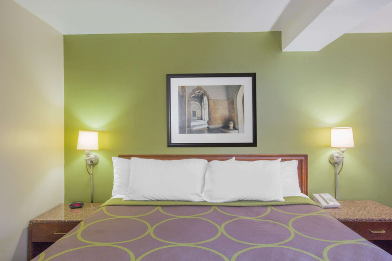 Bedroom 2, Super 8 by Wyndham Jasper, Walker