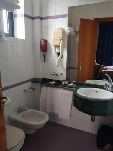 Bathroom 4, Hotel Sabra, Ancona