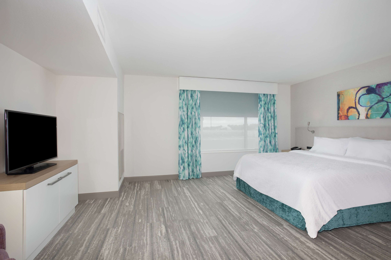 Bedroom 4, Hilton Garden Inn Omaha Aksarben Village, Douglas