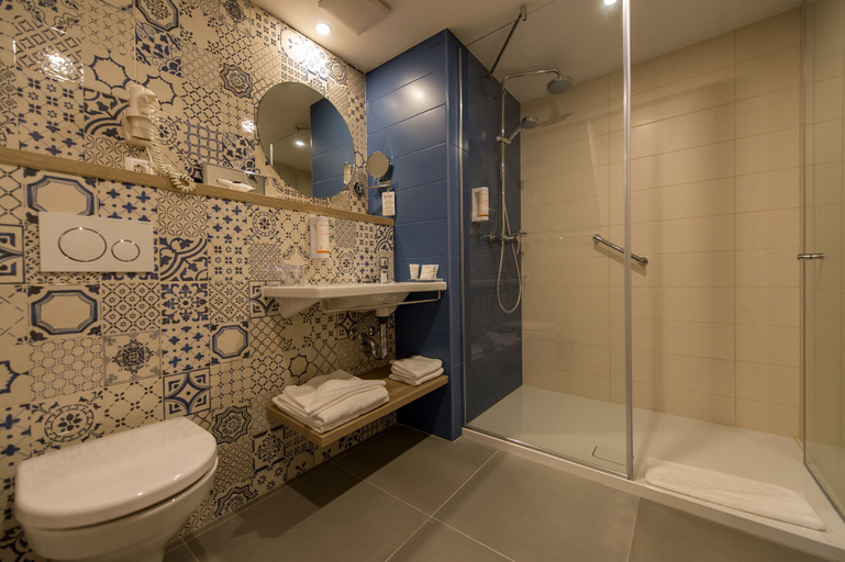 Bathroom 4, Three Corners Lifestyle Hotel, Budapesti