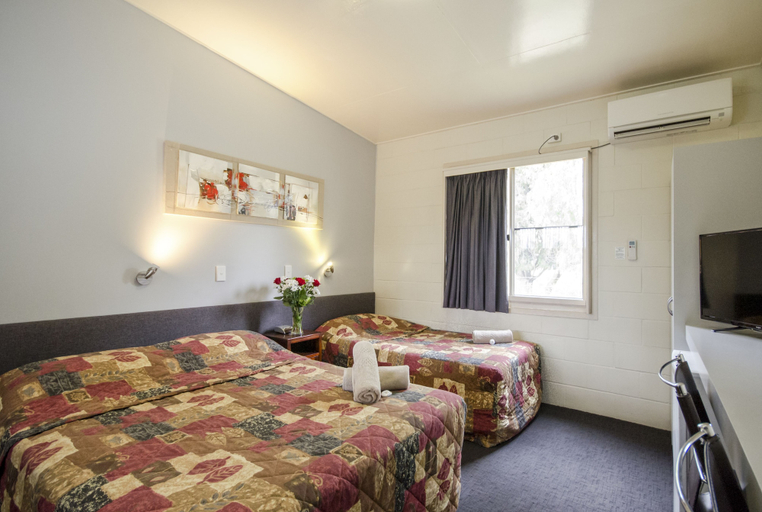 Bedroom 2, Biloela Countryman Motel, Banana