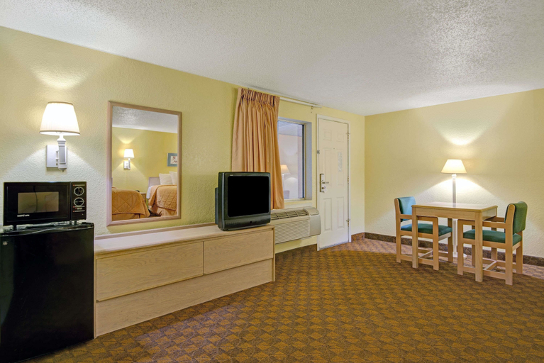 Others 5, White Rock Inn, Hays