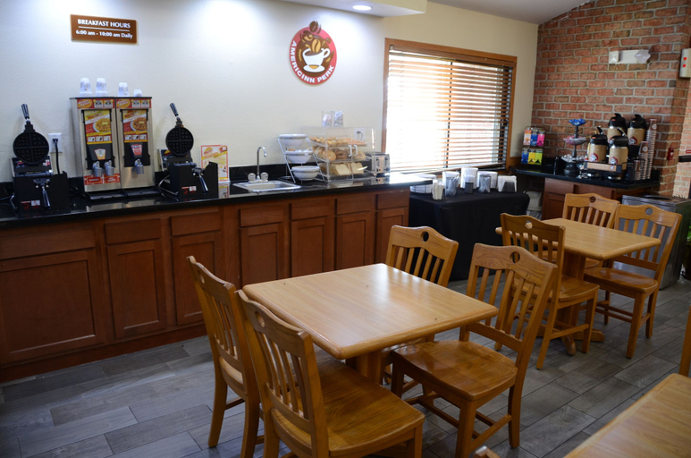 Food & Drinks 5, AmericInn by Wyndham West Burlington, Des Moines