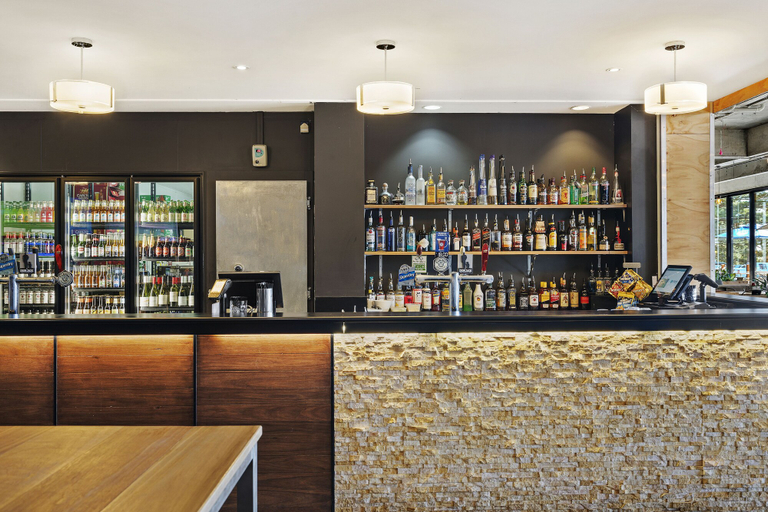 Food & Drinks 5, North Pier Hotel, Bass Coast - Phillip Is.