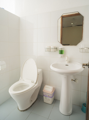 Bathroom 5, Alona Austria Resort, Panglao