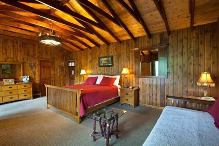 Bedroom 3, Narrow Gauge Inn, Madera