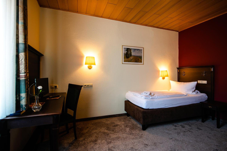 Bedroom 4, Hotel Fränkischer Hof, Kitzingen