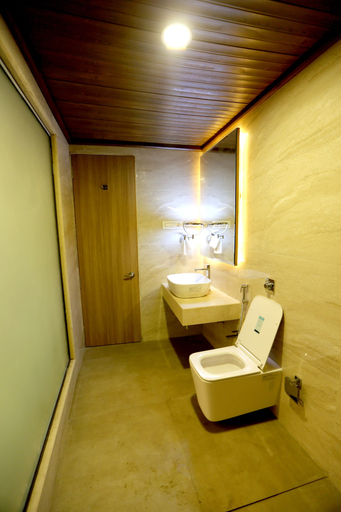 Bathroom 3, Silverador Boutique Hotel, Thane