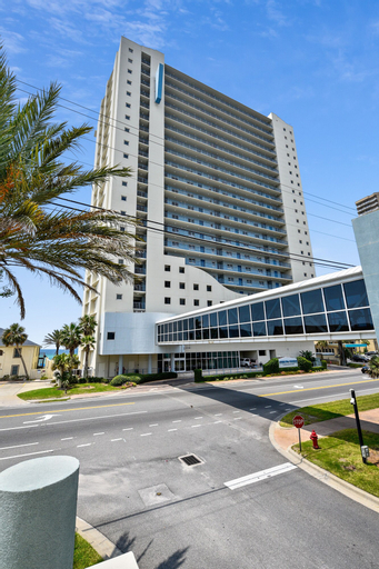 Sterling Breeze by Book That Condo, Bay