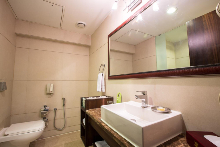 Bathroom 5, Regenta Central Harimangla, Bharuch