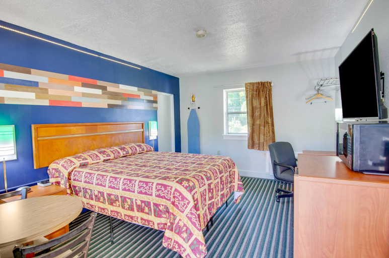 Bedroom 5, Scottish Inns Collinsville-Martinville, Henry