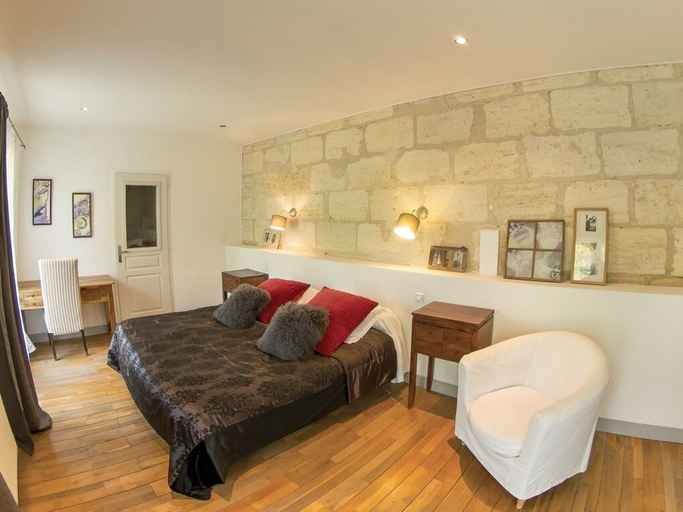 Bedroom 2, Domaine de Quittignan Brillette, Gironde