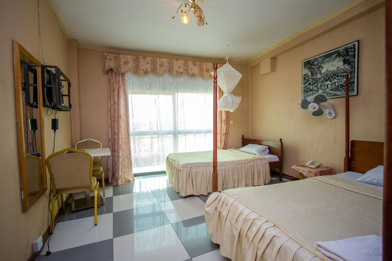 Bedroom 2, La Grand Chez Johnson Hotel Muyenga, Kampala