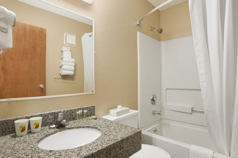 Bathroom 4, Super 8 by Wyndham Massena NY, Saint Lawrence