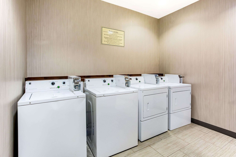 Bathroom 5, La Quinta Inn & Suites by Wyndham Andrews, Andrews