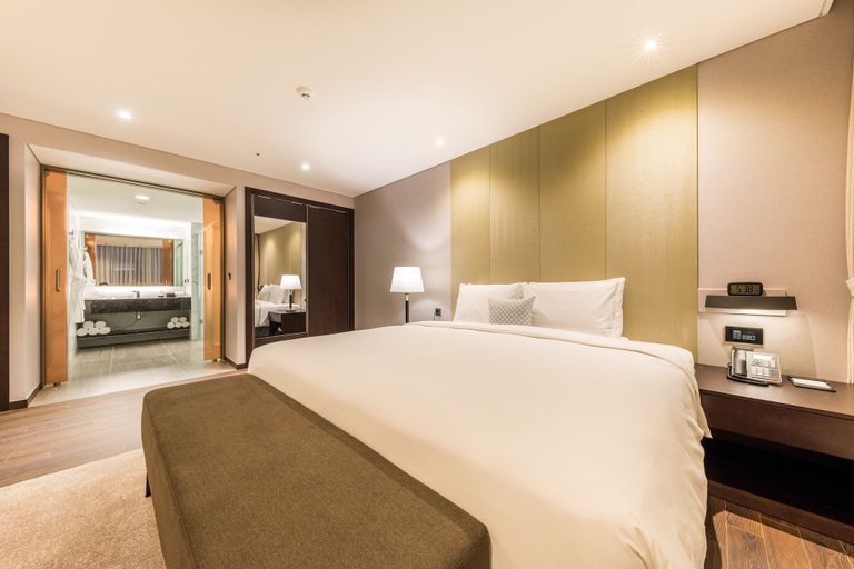 Bedroom 2, Howard Johnson by Wyndham Incheon Airport, Jung