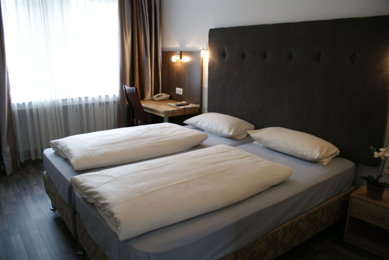 Bedroom 3, Bahn Hotel, Düsseldorf