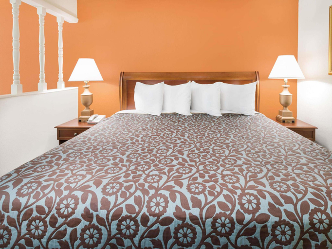 Bedroom 3, Days Inn by Wyndham Orangeburg South, Orangeburg
